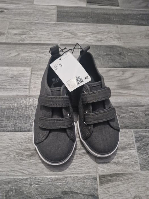 Tenisi HM, noi . Marime 28