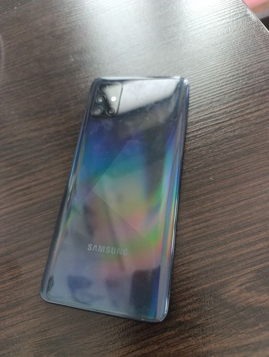 Отдам на запчасти не рабочий Samsung A51
