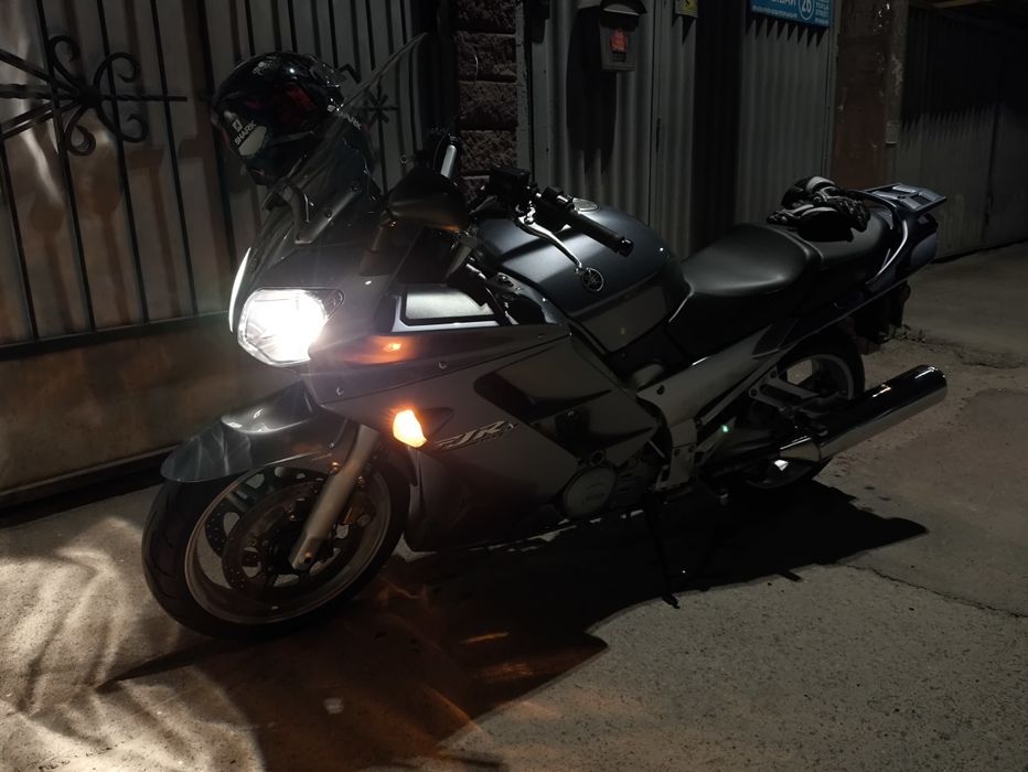 Продам мотоцикл Yamaha fjr1300 .