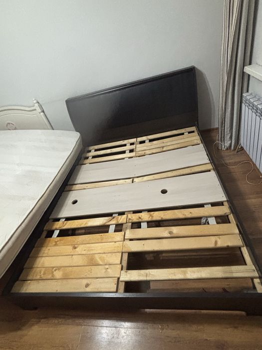 Двуспальная кровать