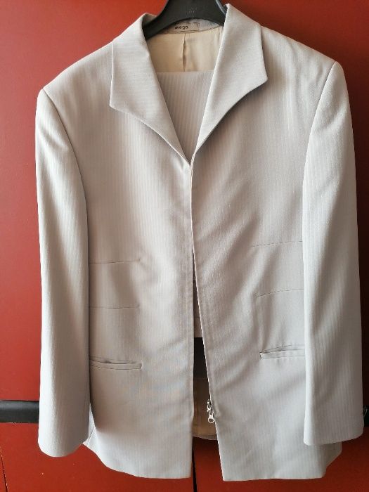 абитуриентски костюм