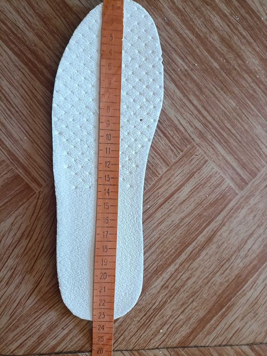 Продам новые кроссовки