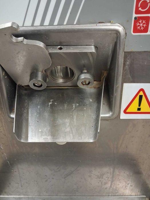 Сладолед машина за твърд сладолед