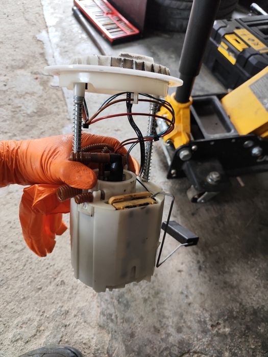 Бензинова помпа Mercedes R350 W251/ML W164