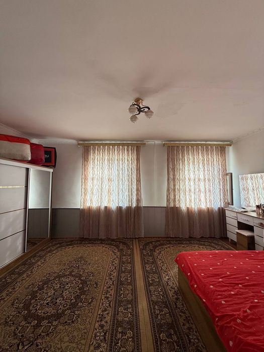 Ойбек махаллада ( Запчасть бозор) 6 хонали 9.5 сотк ли ховлили Уй соти