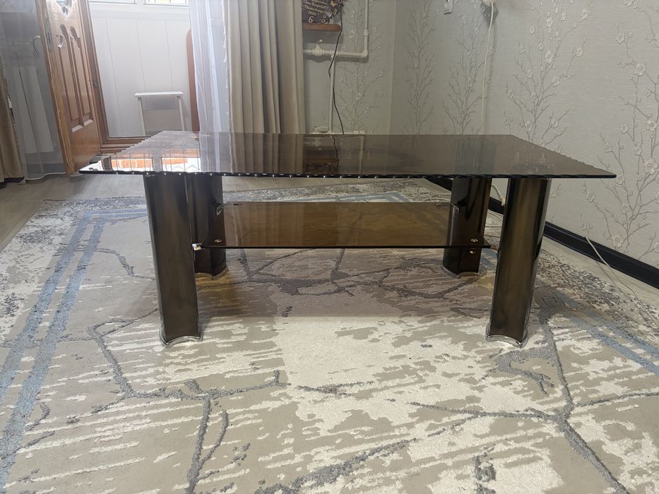 Продам стеклянный стол 5К