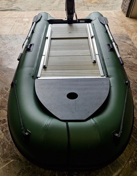 Продается лодка с мотором