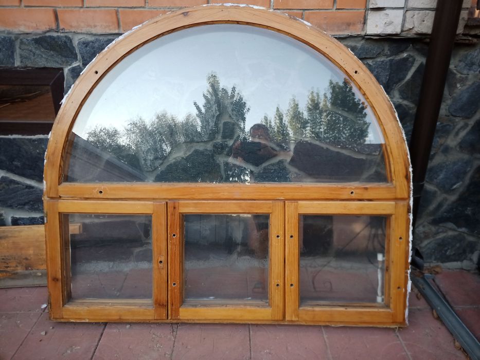 Продам деревянное окно с подооконником