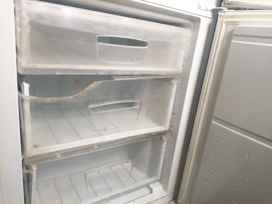 Продам холодильник индезит
