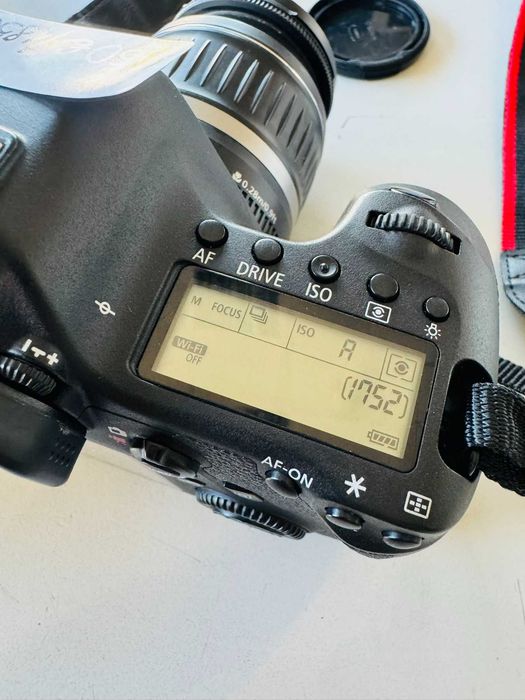 Фотоапарат CANON EOS 6D Mark 2 с четири обектива