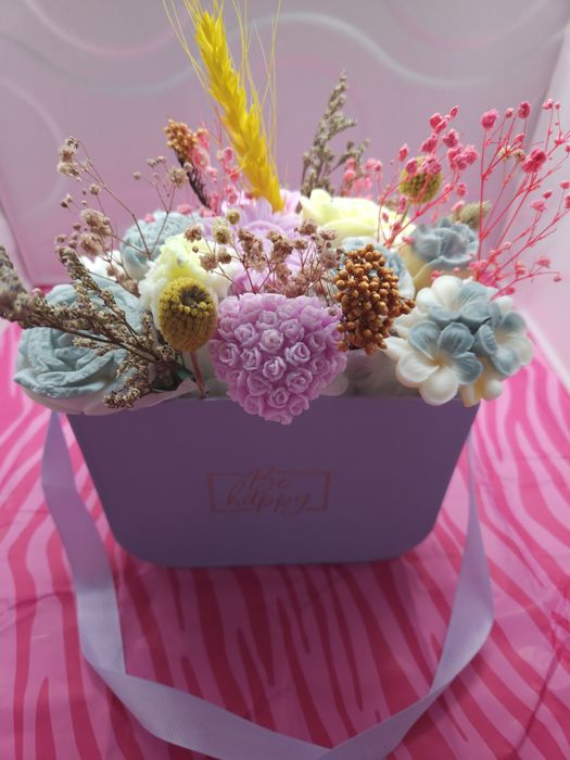 Вечен ,ароматен букет от соев восък,ръчно изработен.