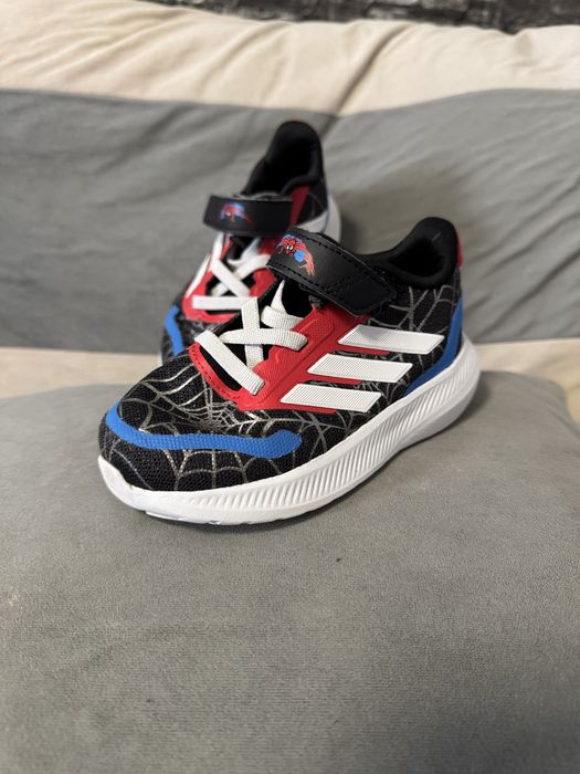 Детски маратонки adidas-spiderman