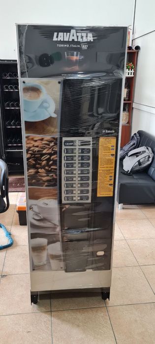 Кофе аппарат. Готовит несколько видов кофе.