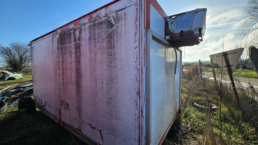 Фургон термоизолиран с плъзгащи врати