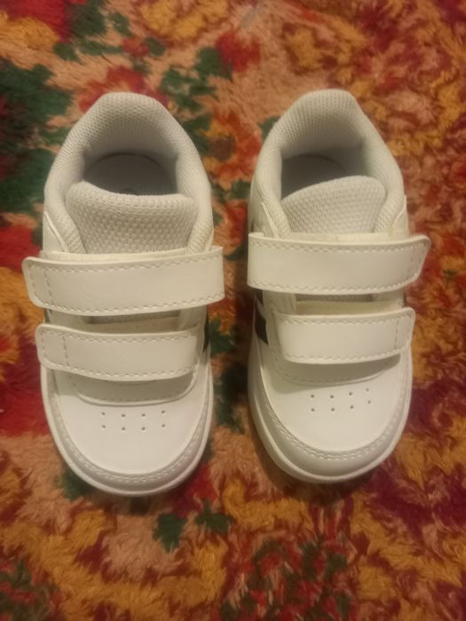 Adidași noi mărime 20