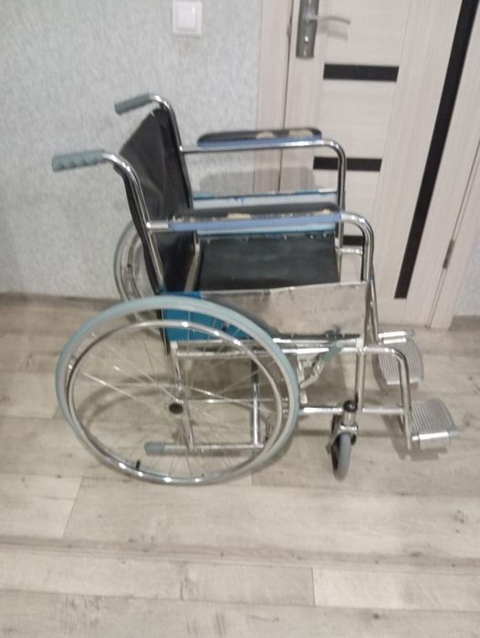Продам инвалидную коляску