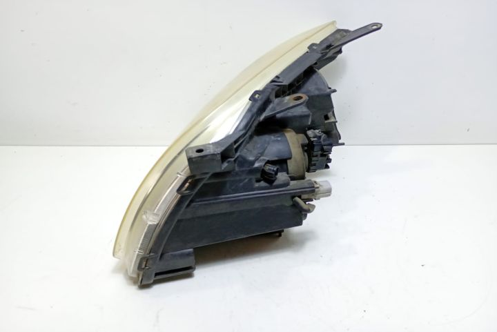 Far dreapta Toyota Avensis a 2-a generatie T25 (facelift) seria