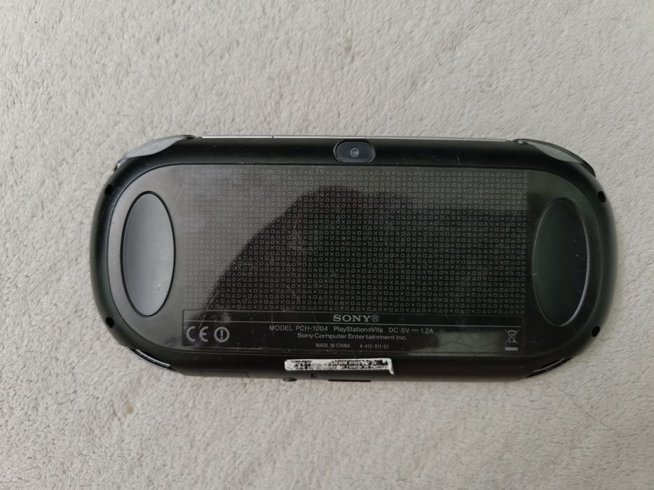 PS VITA 1000 + чехол
