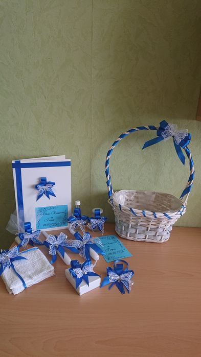 Покани, подаръчета и комплекти за кръщене в цвят по избор на клиента