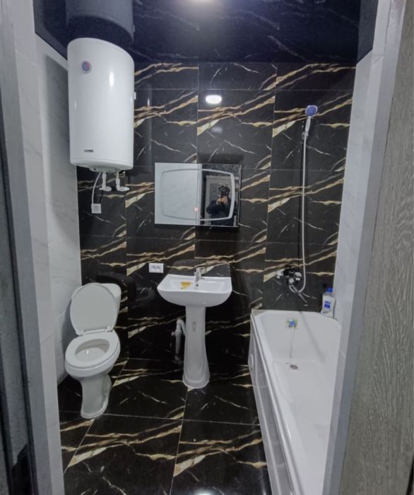 1 xonali kvartira srochna ijaraga beriladi.