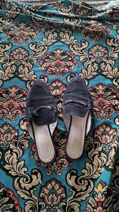 Кроссовки и тапочки