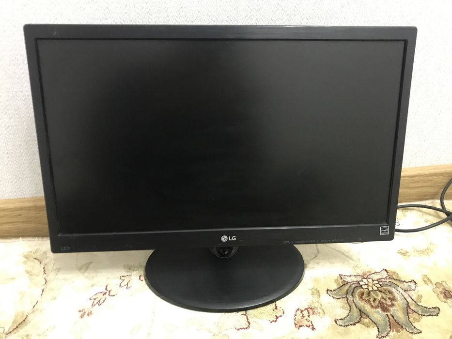 монитор LG разьемы: для блока питания и для VGA