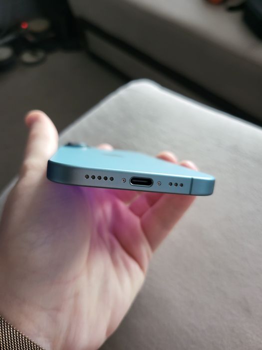 Iphone 16 128gb Teal, като нов, 100% батерия