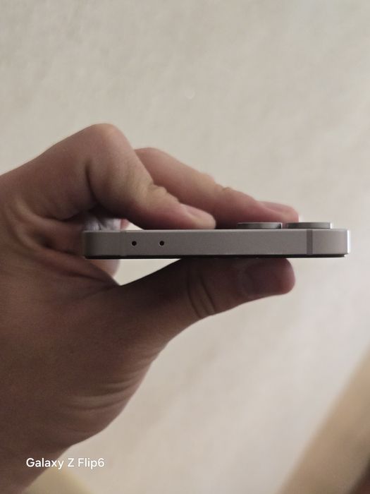 Samsung Galaxy Z Flip 6 400$