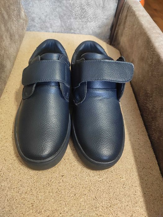 Продам полуботинки на мальчика