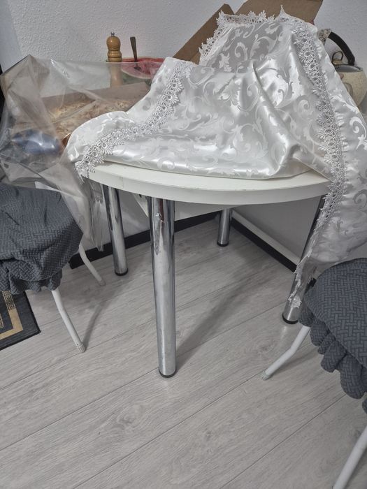 Стол круглый и прямой