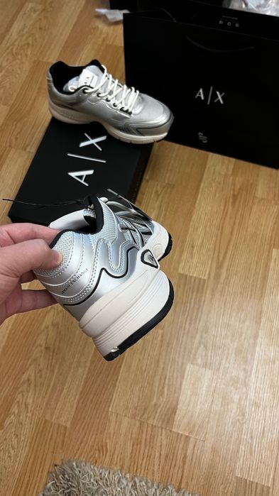 Новые кроссовки Armani Exchange 43 размер.