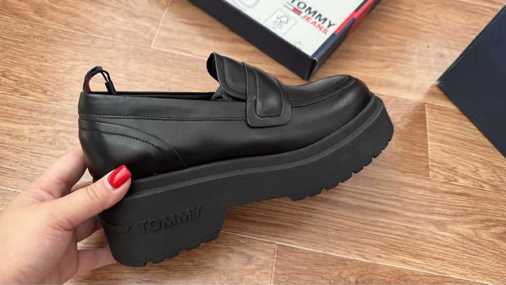 Продам оригинал лоферы от Tommy Hilfiger