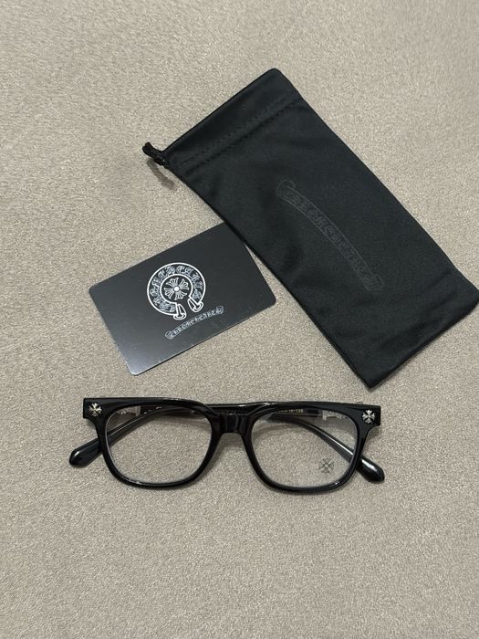 Vand o pereche de ochelari Chrome hearts