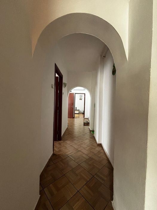 De vânzare apartament 4 camere