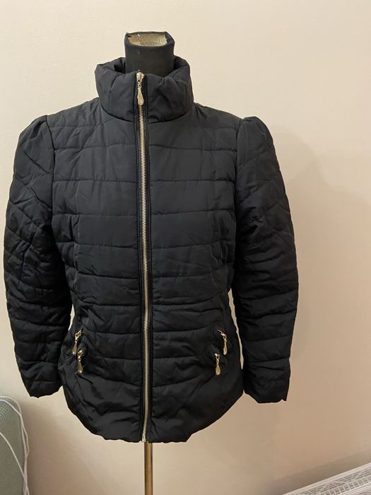 Продам пуховики (куртки )