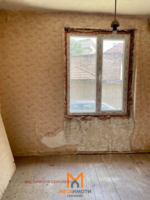 Продажба Къща гр. Севлиево - гр. Севлиево 72m² и двор 148m²