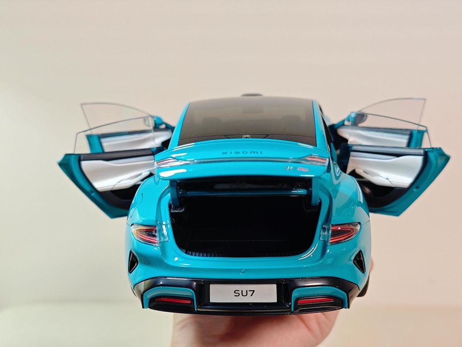 Продам коллекционную модель 1:18 Xiaomi SU7