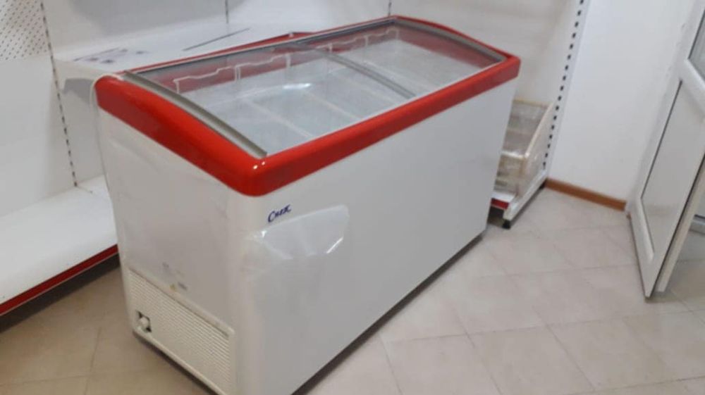 Витринный холодильник