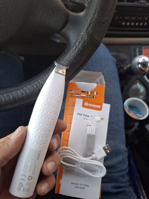 Aparat de tuns lăbuțe/urechi câini și pisici Oneisall YP-7015L cu LED, Nou