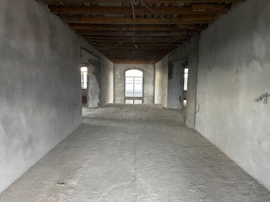 Зангиота туманида 8,5 сотик каропка уй сотилади. Нархи келишилади.