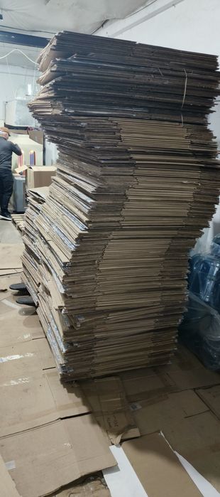 Продается Коробки срочно