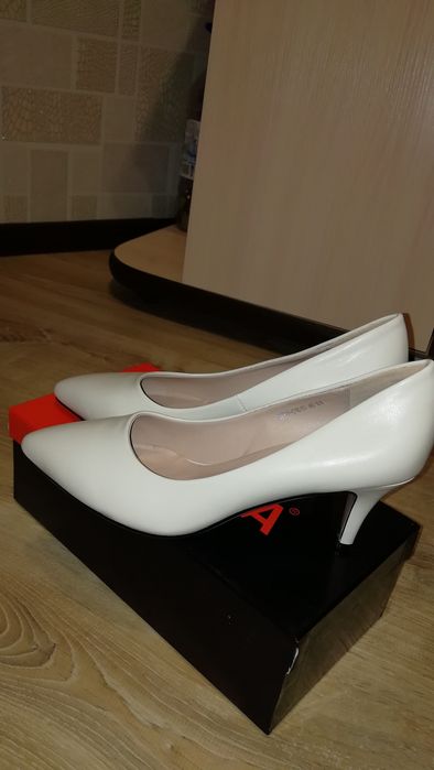 Продам туфли новые