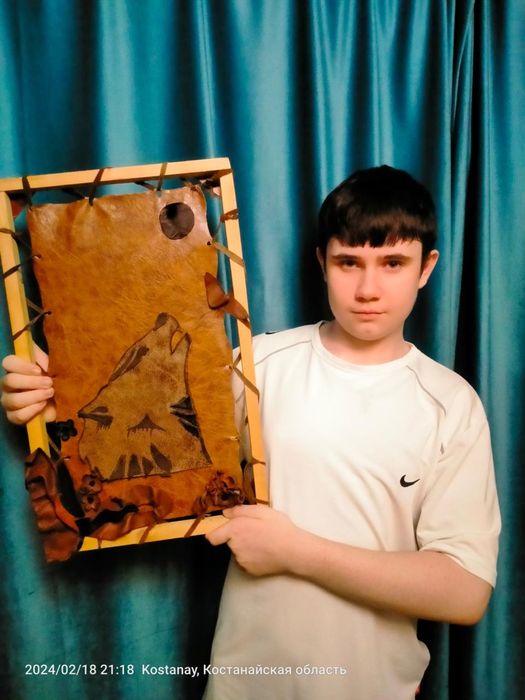 Продам картины из кожи.