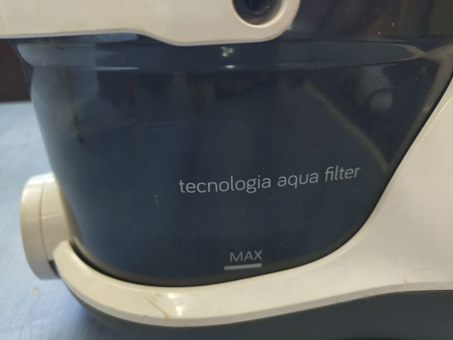 Прахосмукачка с воден филтър Ufesa AP5150