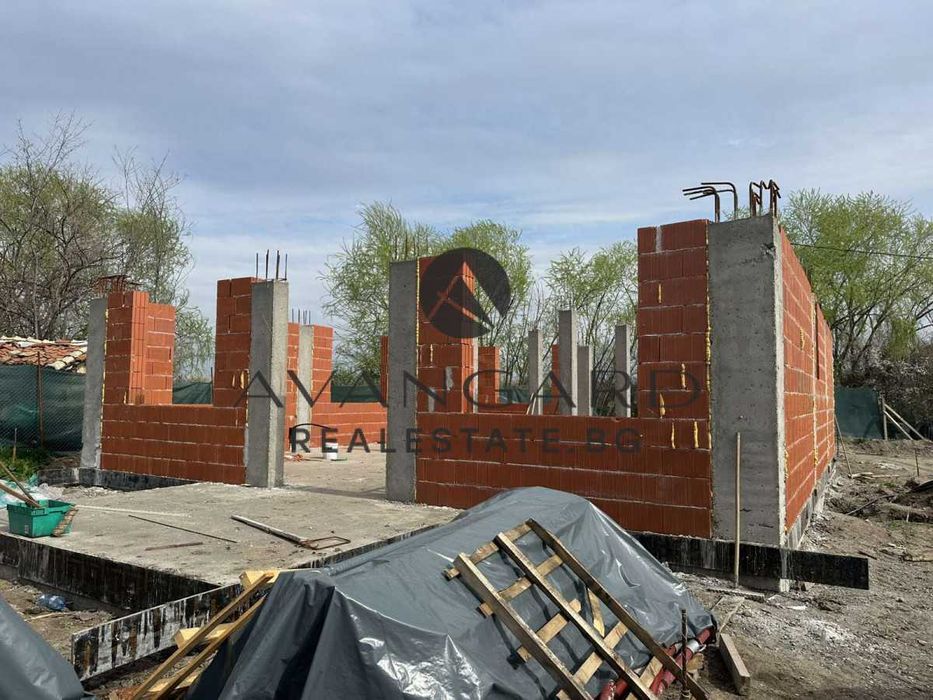 оф.25097 Самостоятелна къща с двор/ Войводиново