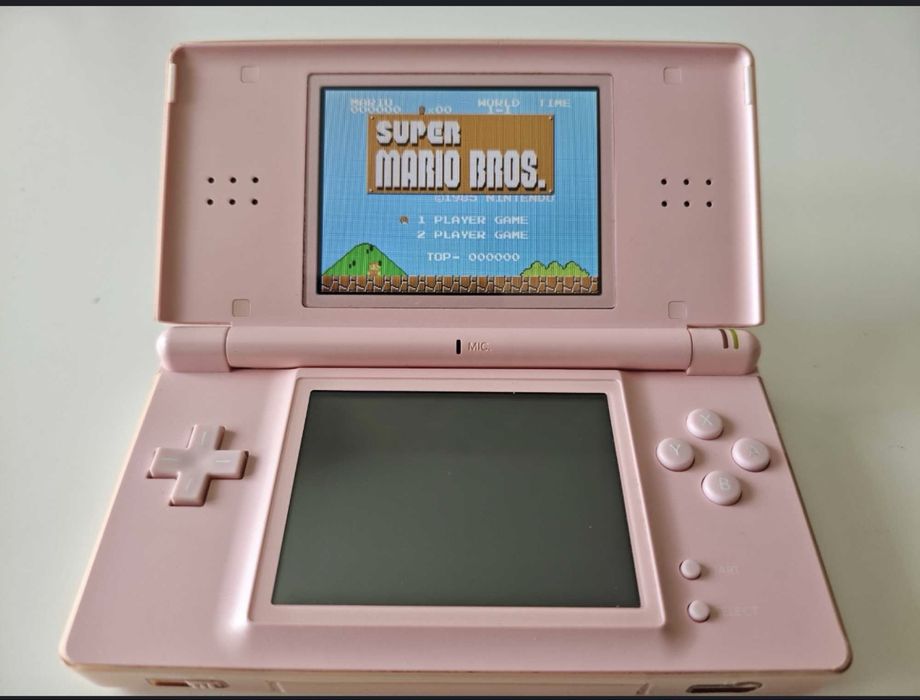 Nintendo DS lite + R4 card + SD card