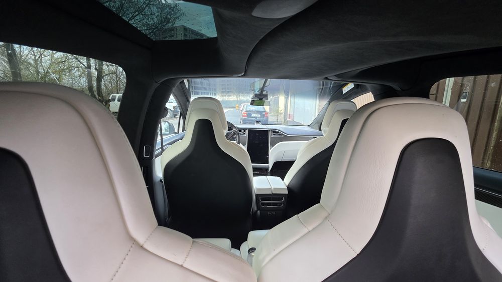 Tesla  Model X 100D prețul este in euro