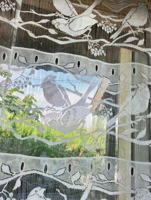 Витражни пердета с птици – 2 бр., 140 × 90 см