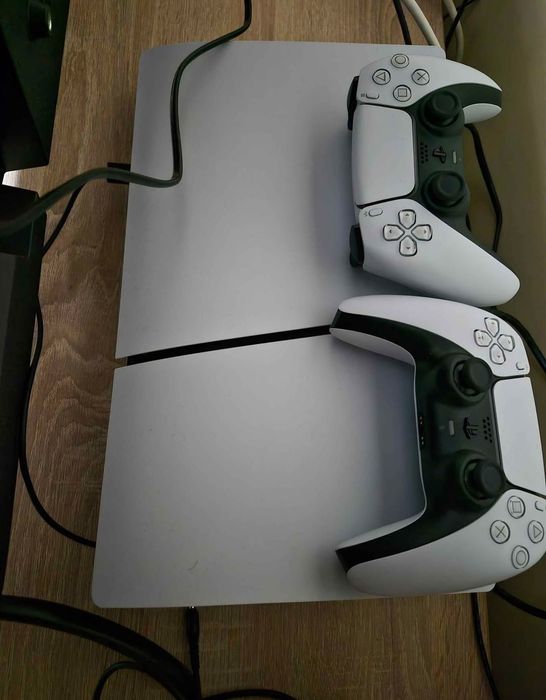 Vând playstation 5