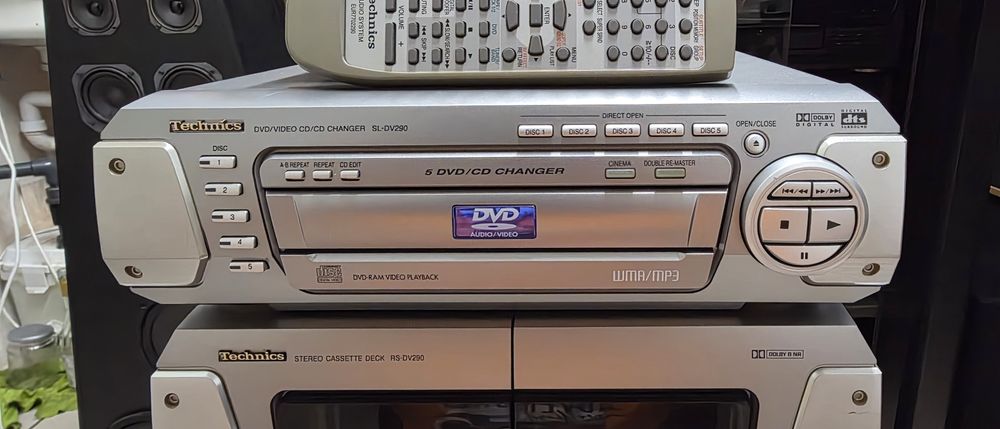Sistem Technics complet cu DVD, telecomandă și sateliți Surround